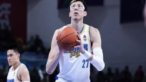 伊万接任国足后历经曲折，如今队伍年轻化，战术运用更得心应手。